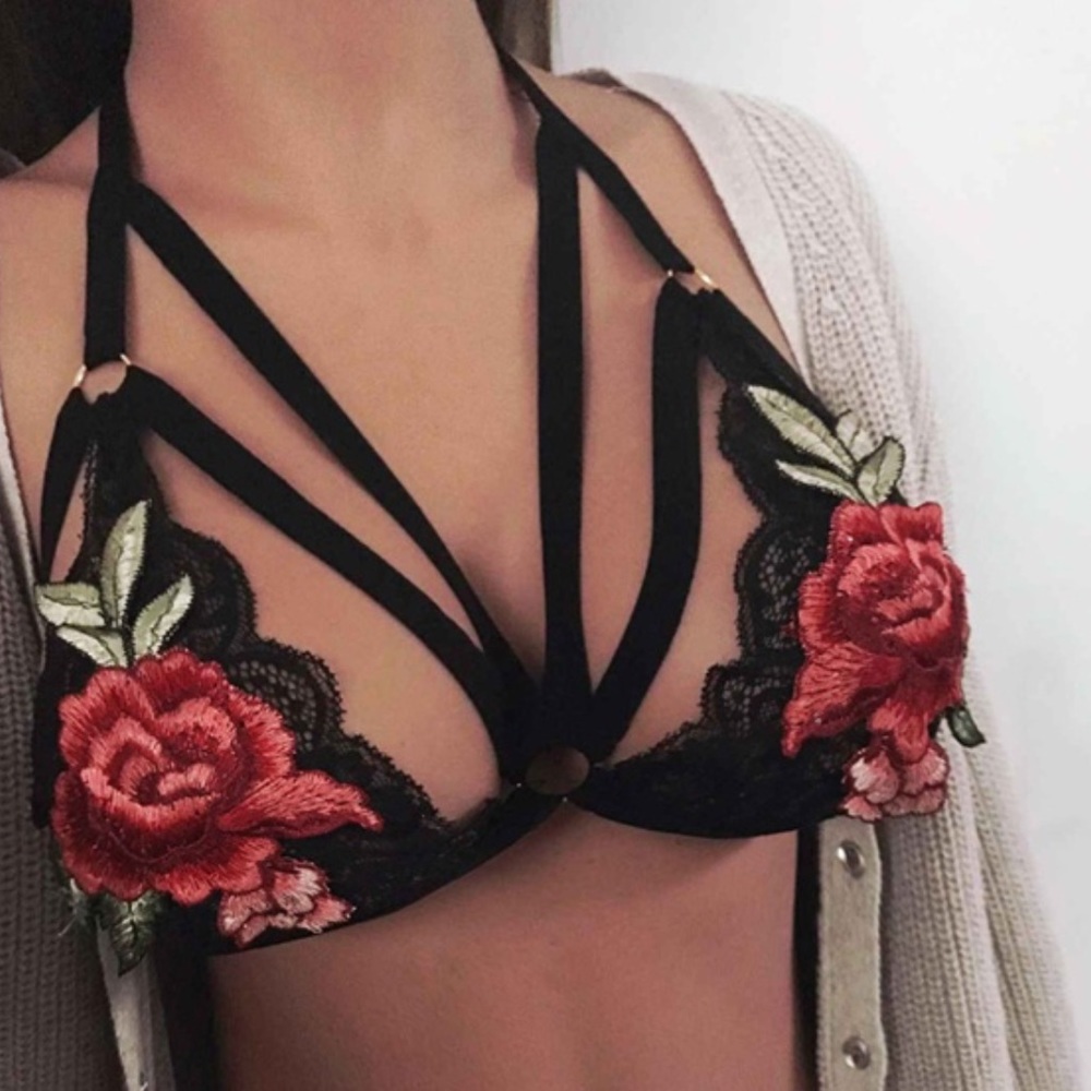 🎉SALE🎉 Black Embroidered Rose Bandage Bralette